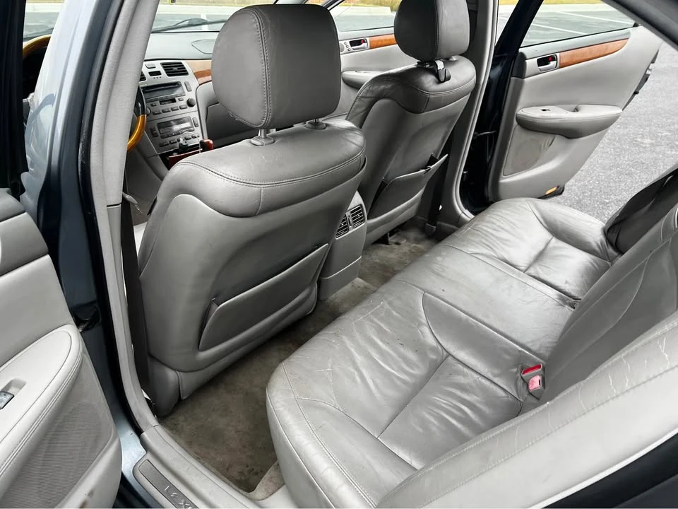 2005 Lexus ES 4th Gen - Image 9 of 11