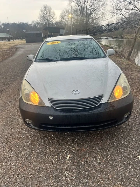 2005 Lexus ES 3rd Gen - Image 2 of 11