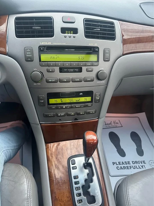 2005 Lexus ES 3rd Gen - Image 8 of 11