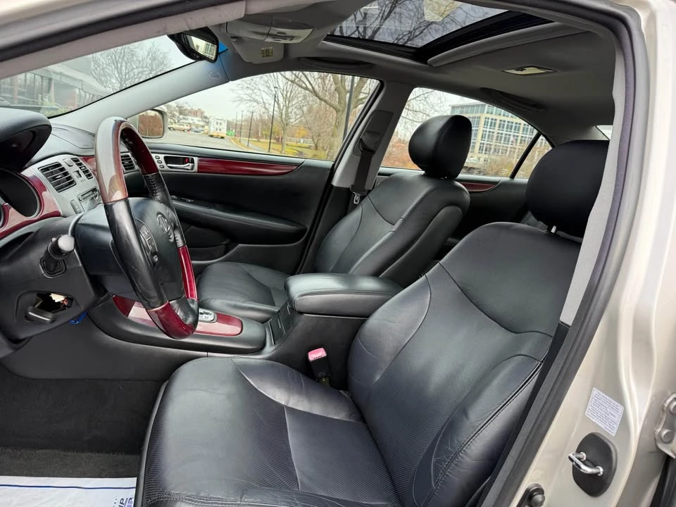 2005 Lexus ES 4th Gen - Image 13 of 20