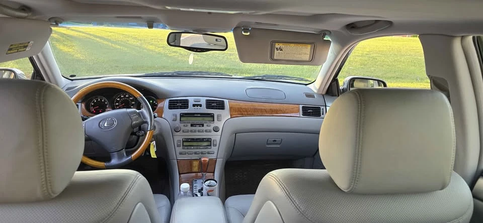 2005 Lexus ES 4th Gen - Image 10 of 19