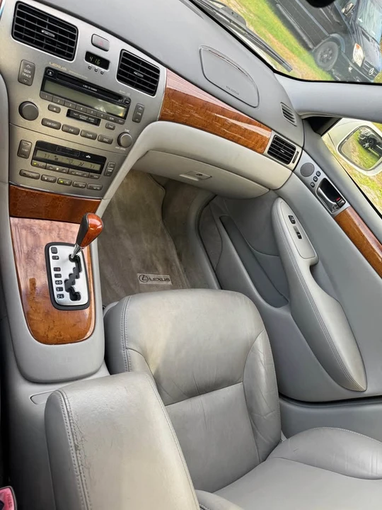 2005 Lexus ES 4th Gen - Image 11 of 17