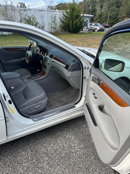 2005 Lexus ES 4th Gen - Image 12 of 17