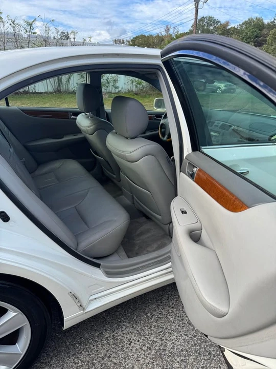 2005 Lexus ES 4th Gen - Image 13 of 17