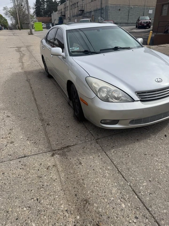 2005 Lexus ES 4th Gen - Image 4 of 8