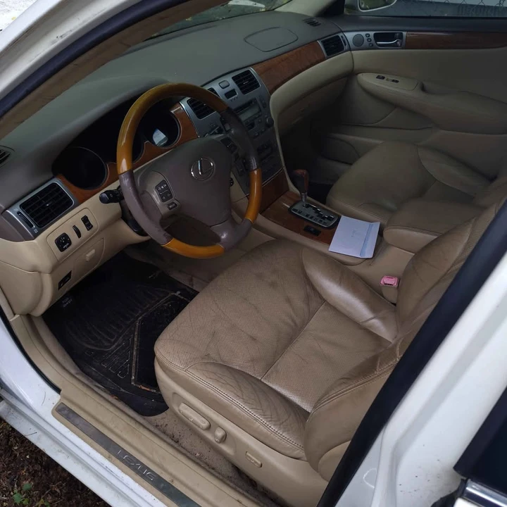 2005 Lexus ES 4th Gen - Image 10 of 12