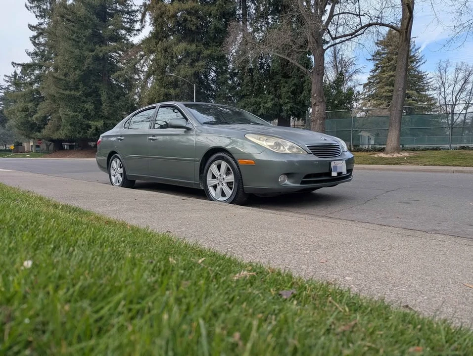 2005 Lexus ES 3rd Gen - Image 2 of 15
