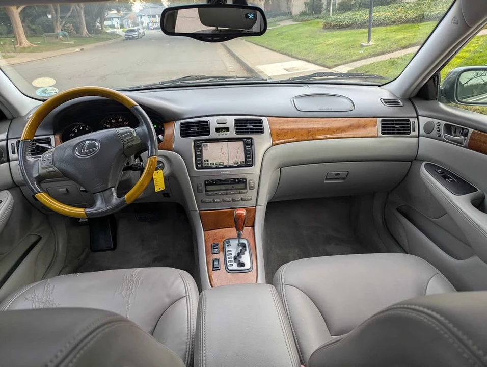 2005 Lexus ES 3rd Gen - Image 8 of 15