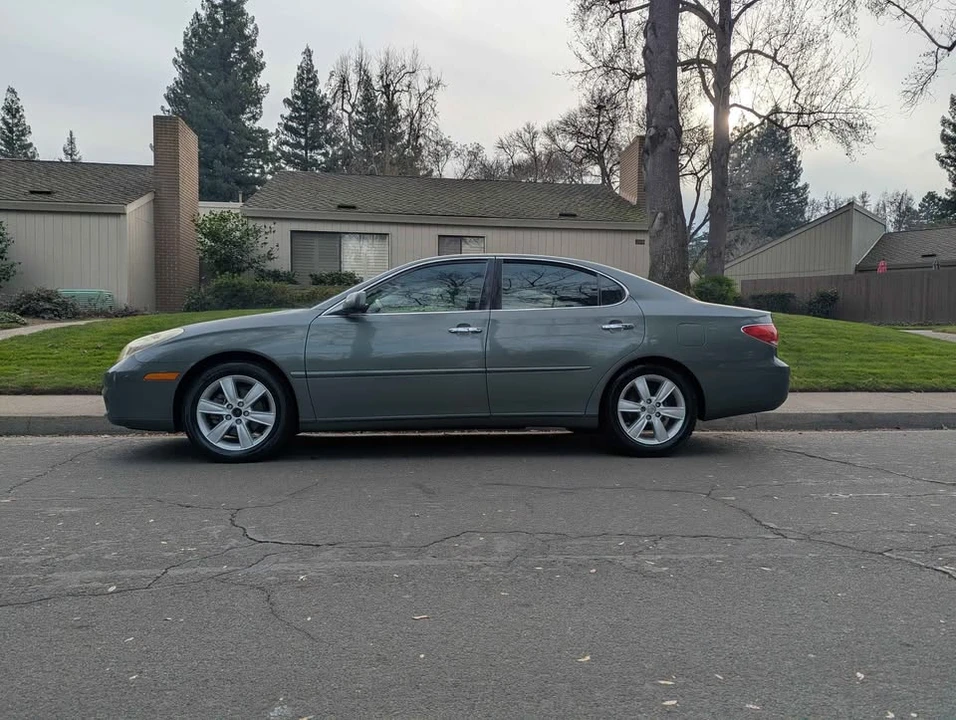 2005 Lexus ES 3rd Gen - Image 3 of 15