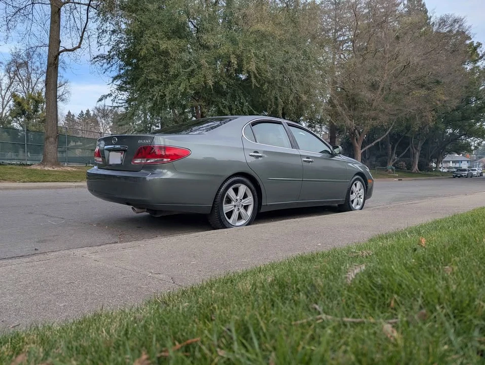 2005 Lexus ES 3rd Gen - Image 4 of 15