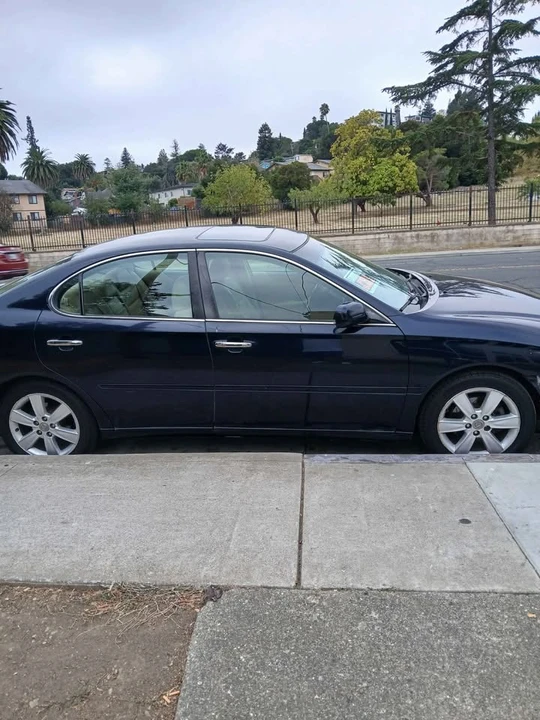 2005 Lexus ES 3rd Gen - Image 2 of 4