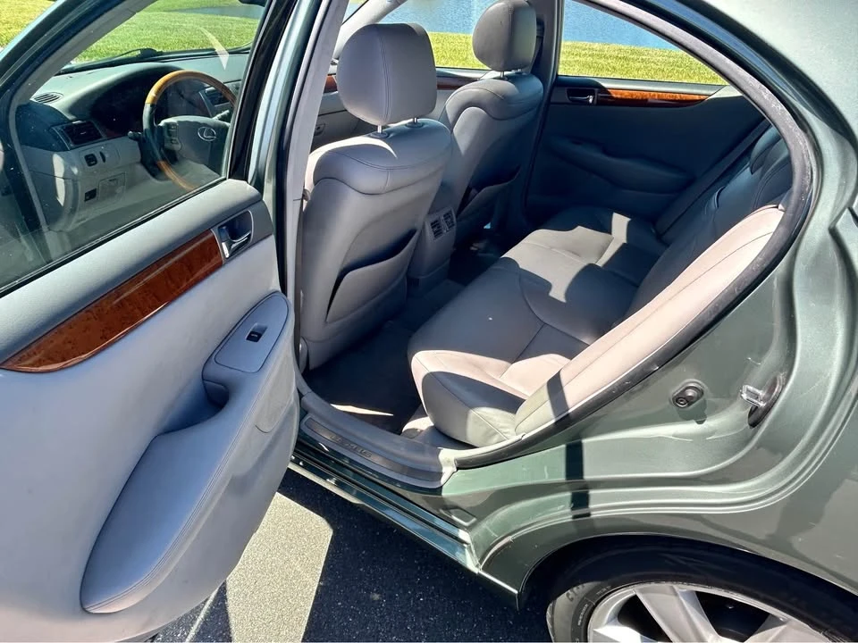2005 Lexus ES 4th Gen - Image 3 of 10