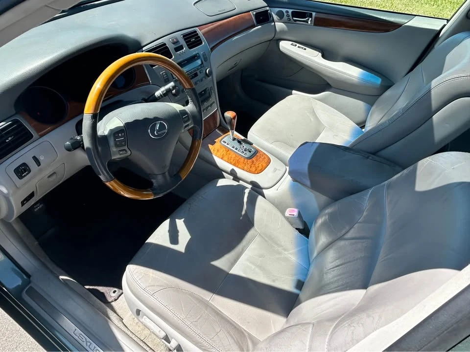 2005 Lexus ES 4th Gen - Image 2 of 10