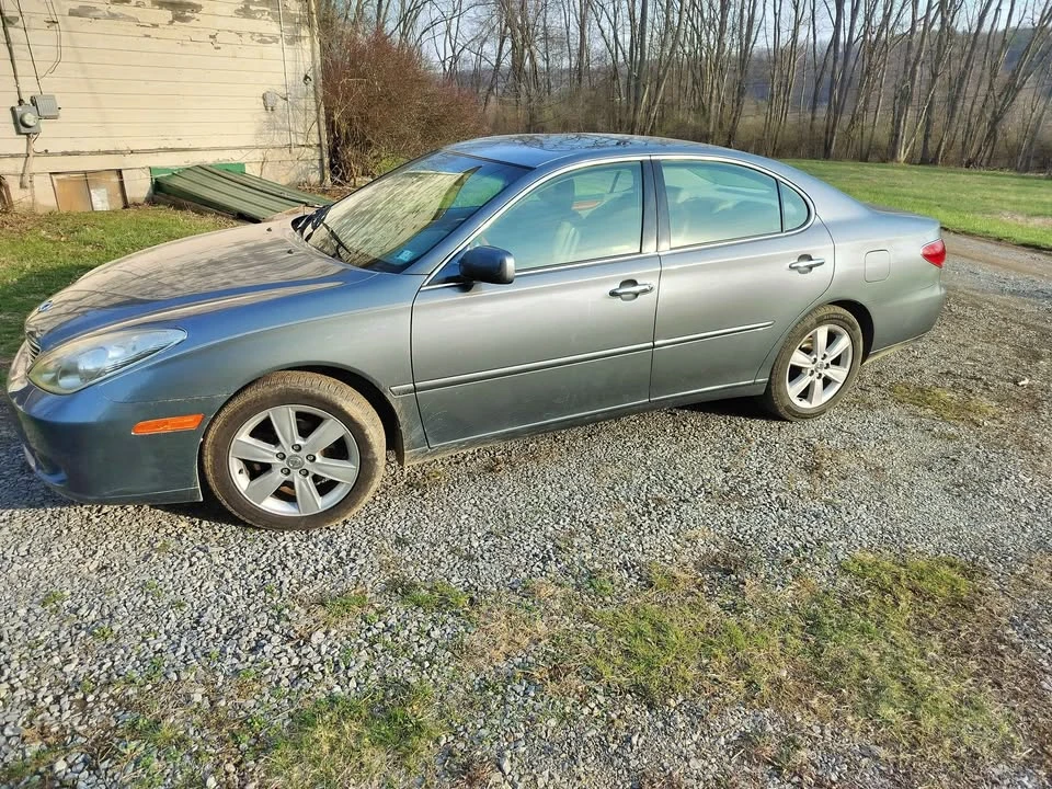 2005 Lexus ES 4th Gen - Image 2 of 5