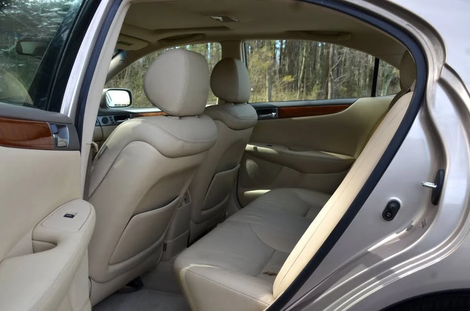 2005 Lexus ES 4th Gen - Image 10 of 17