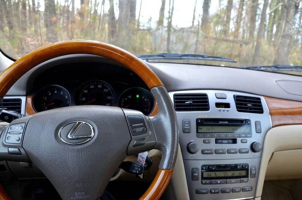 2005 Lexus ES 4th Gen - Image 16 of 17