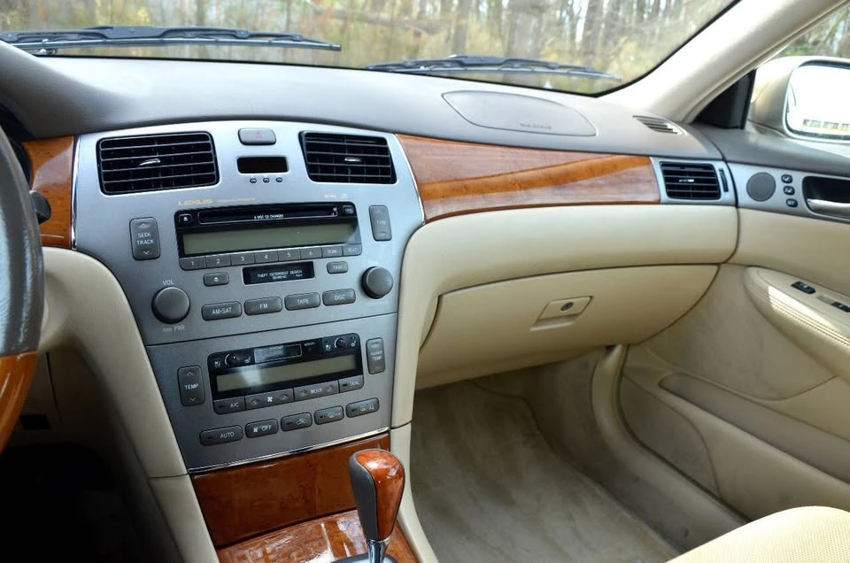 2005 Lexus ES 4th Gen - Image 14 of 17