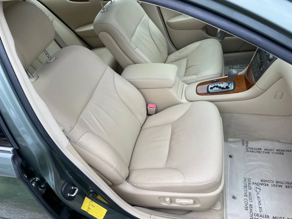 2005 Lexus ES 3rd Gen - Image 8 of 18