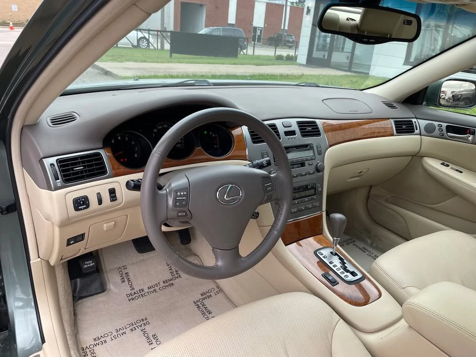 2005 Lexus ES 3rd Gen - Image 15 of 18