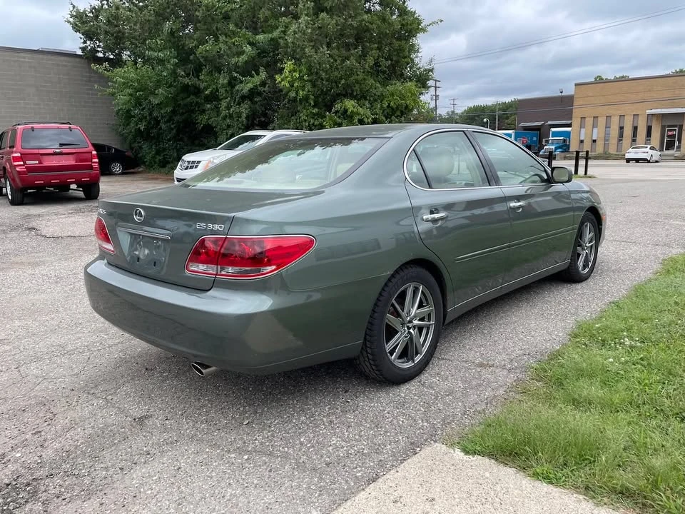 2005 Lexus ES 3rd Gen - Image 4 of 18