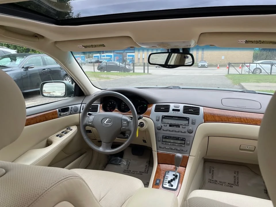 2005 Lexus ES 3rd Gen - Image 10 of 18