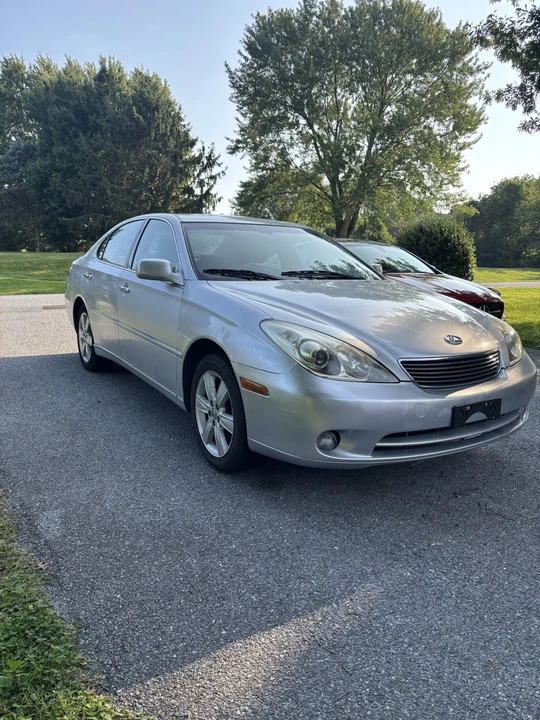 2005 Lexus ES 4th Gen - Image 2 of 10