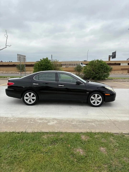 2005 Lexus ES 4th Gen - Image 3 of 10