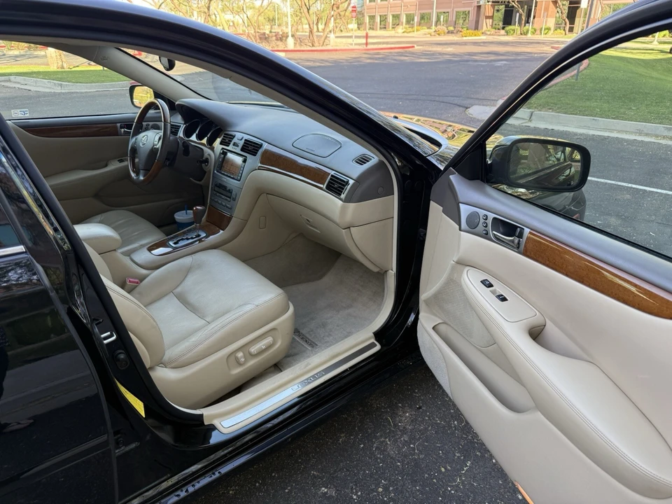 2005 Lexus ES 4th Gen - Image 11 of 21