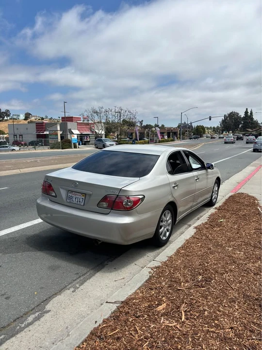 2005 Lexus ES 3rd Gen - Image 2 of 6