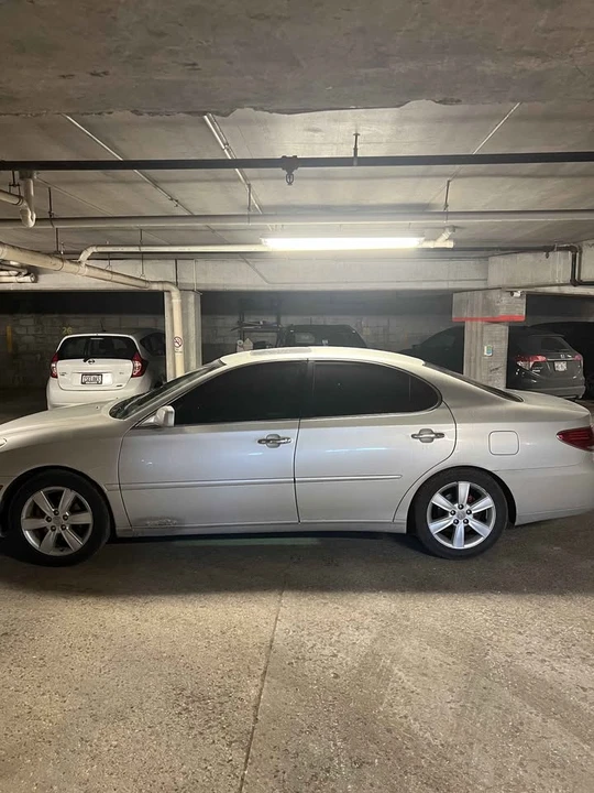 2005 Lexus ES 3rd Gen - Image 2 of 11