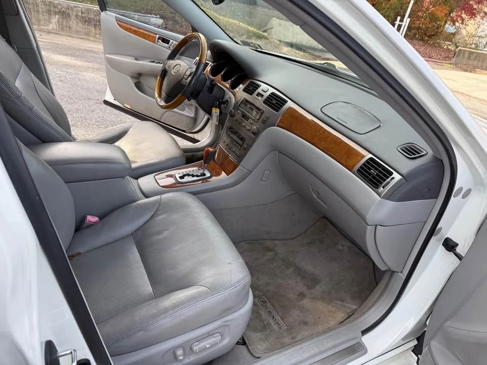 2005 Lexus ES 4th Gen - Image 7 of 10
