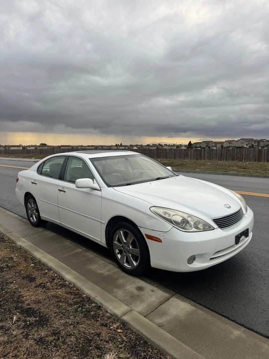 2005 Lexus ES 3rd Gen - Image 4 of 11