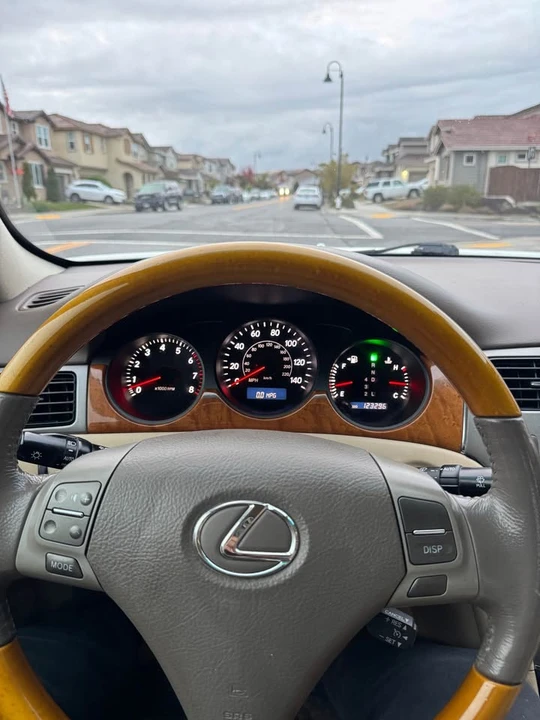 2005 Lexus ES 3rd Gen - Image 8 of 11