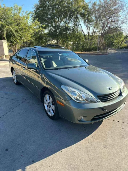 2005 Lexus ES 3rd Gen - Image 2 of 11