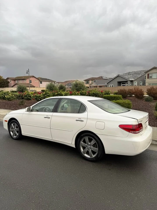 2005 Lexus ES 4th Gen - Image 2 of 12