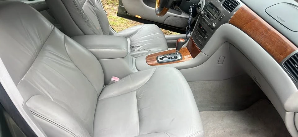 2005 Lexus ES 4th Gen - Image 14 of 15