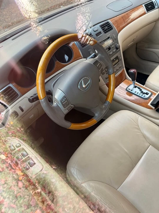 2005 Lexus ES 4th Gen - Image 9 of 11