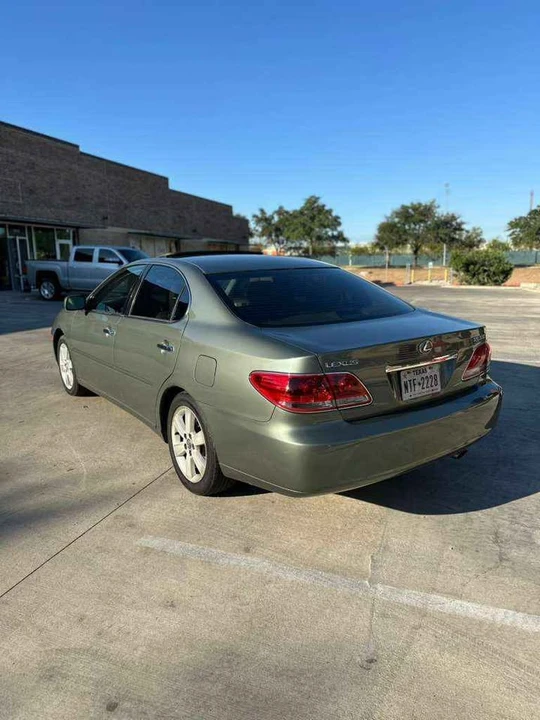 2005 Lexus ES 3rd Gen - Image 4 of 11