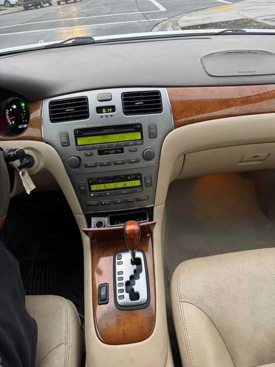 2005 Lexus ES 4th Gen - Image 10 of 12