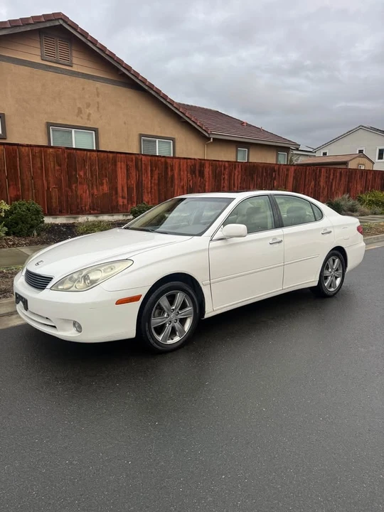 2005 Lexus ES 3rd Gen - Image 2 of 11