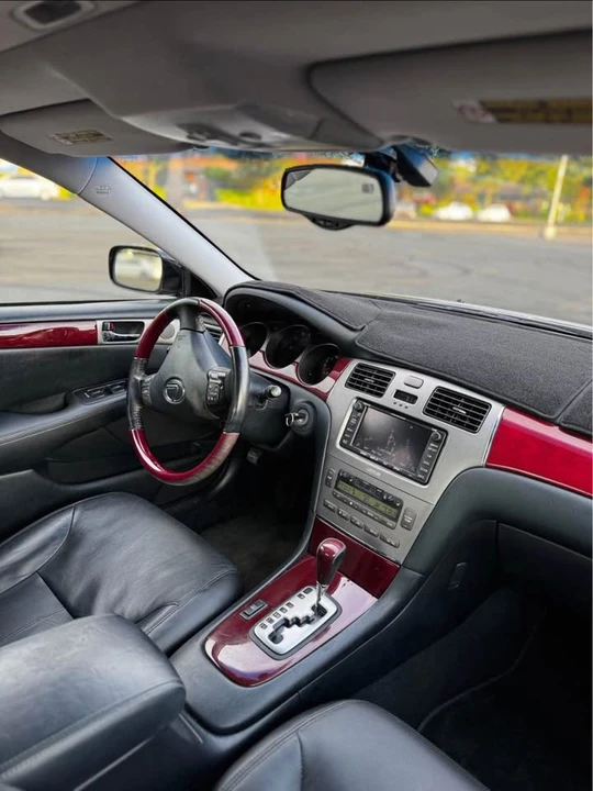 2005 Lexus ES 4th Gen - Image 12 of 15