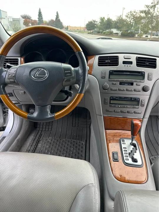 2005 Lexus ES 4th Gen - Image 10 of 14