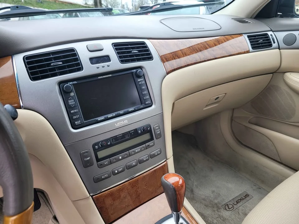 2005 Lexus ES 4th Gen - Image 9 of 16