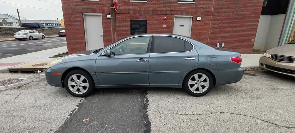 2005 Lexus ES 3rd Gen - Image 2 of 7