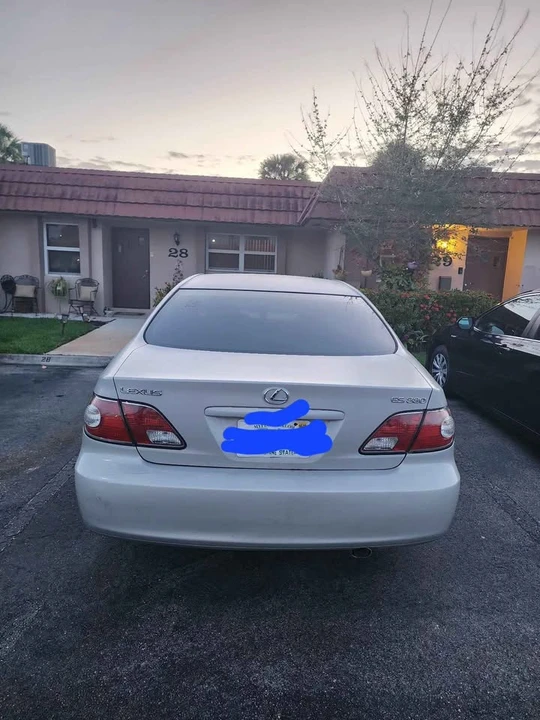 2005 Lexus ES 3rd Gen - Image 2 of 4