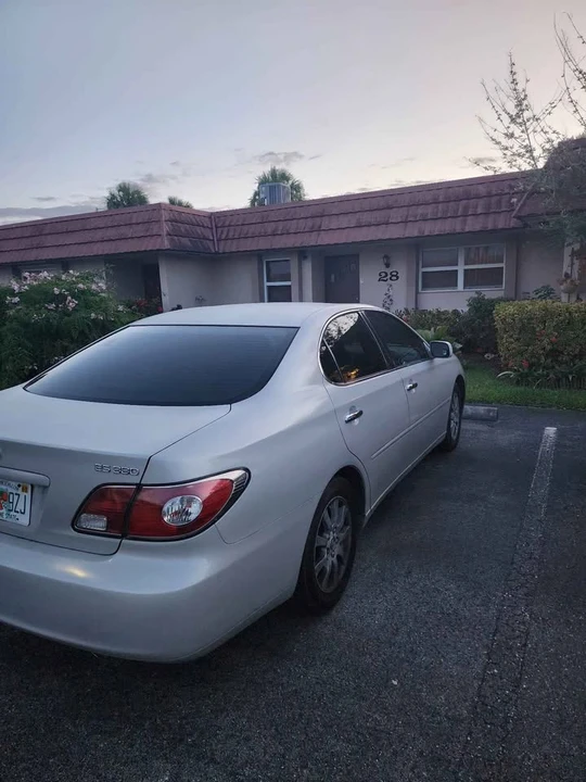 2005 Lexus ES 3rd Gen - Image 4 of 4
