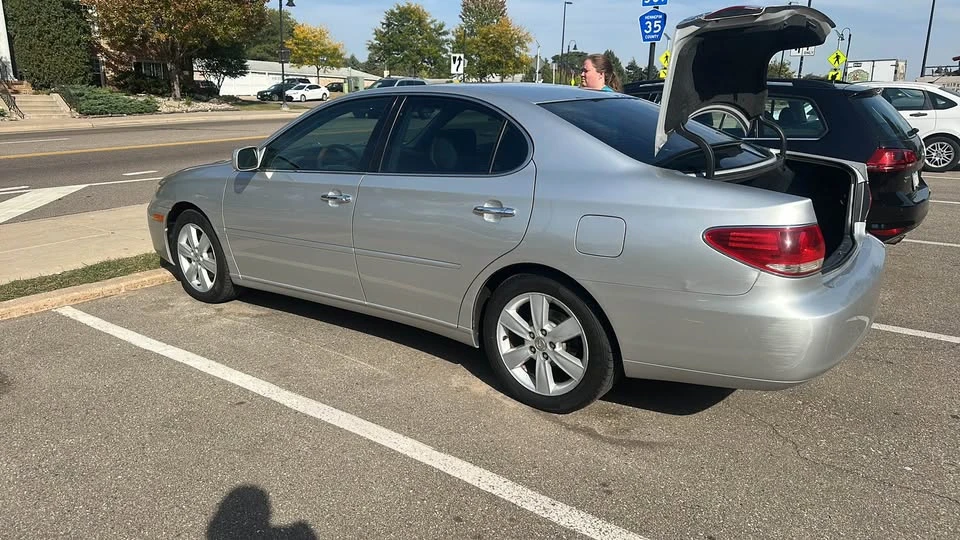 2005 Lexus ES 4th Gen - Image 2 of 4
