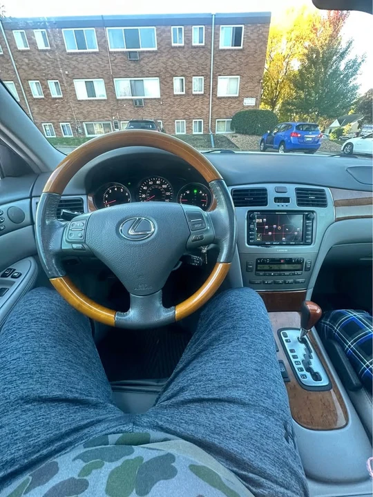 2005 Lexus ES 4th Gen - Image 3 of 4