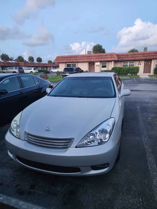 2005 Lexus ES 3rd Gen - Image 3 of 4