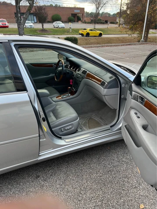 2005 Lexus ES 4th Gen - Image 11 of 12